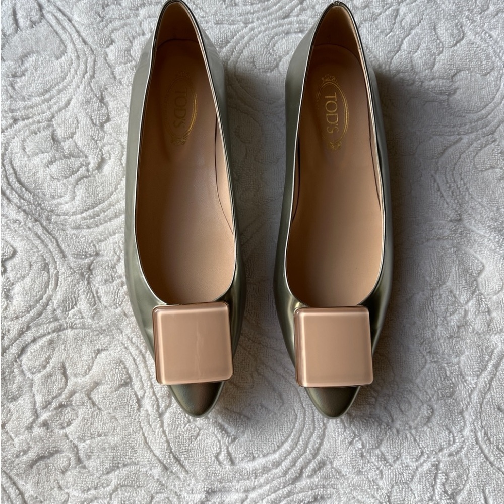 Tod's Women's Pewter Gray Ballet Flats with Beige Button Detail